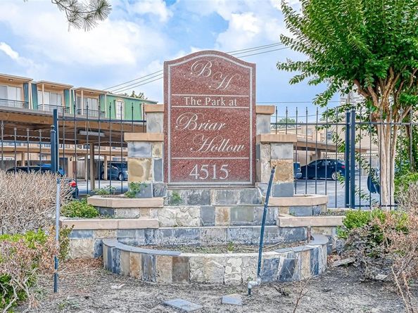 4515 Briar Hollow Place 305, Houston TX 77027