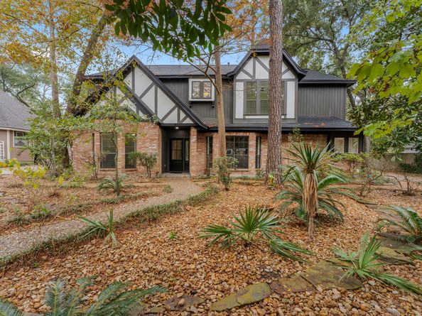 6 Thornhedge Court, The Woodlands TX 77381