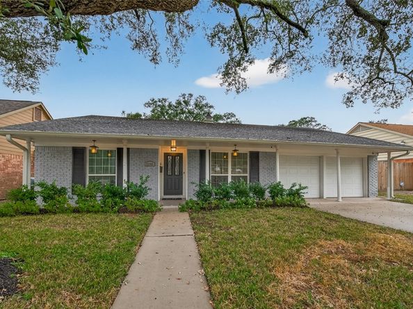 11102 Hillcroft Avenue, Houston TX 77096