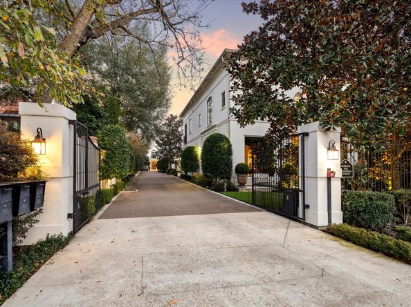 66 E Broad Oaks, Houston TX 77056