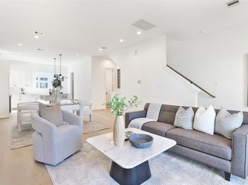 1018 W 15th 1/2 Street