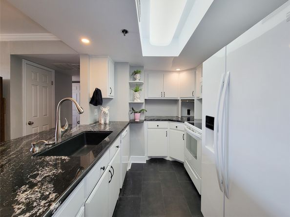 3525 Sage Road 402, Houston TX 77056