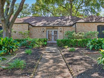 13903 Chevy Chase Drive