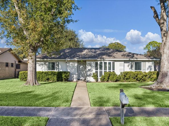 11302 Brook Meadows Lane, Meadows Place TX 77477