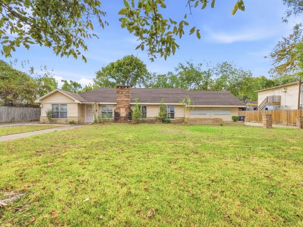 600 E Whitney Street, Houston TX 77022