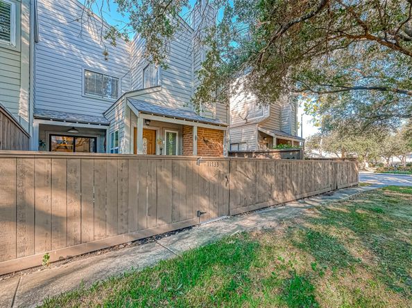 11733 Lakeside Place Drive, Houston TX 77077