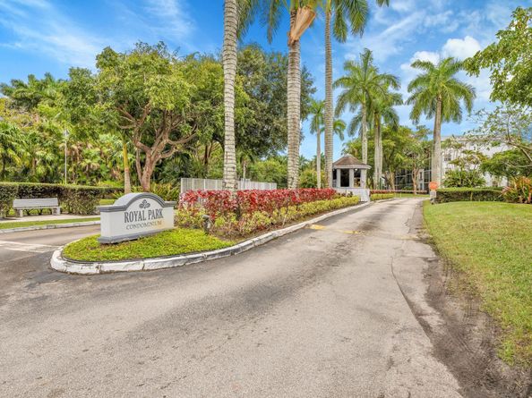 118 Royal Park Dr 4G, Oakland Park FL 33309