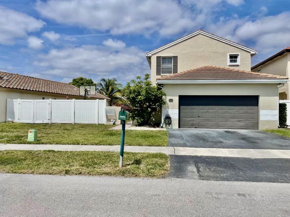 1960 NW 188th Ave, Pembroke Pines FL 33029