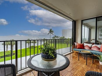 124 Lakeshore Drive