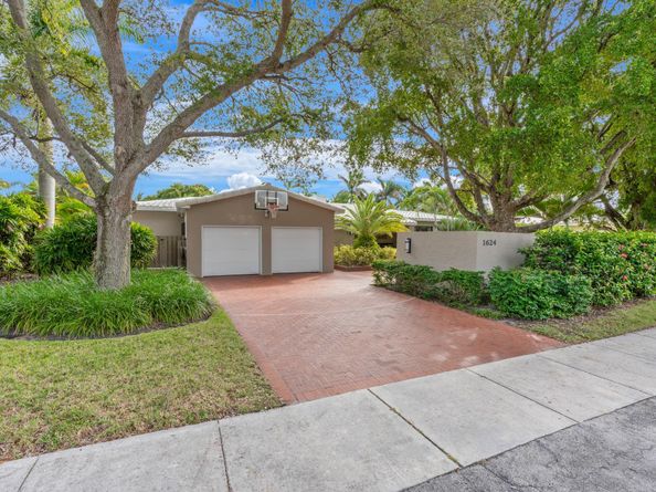 1624 Middle River Dr, Fort Lauderdale FL 33305