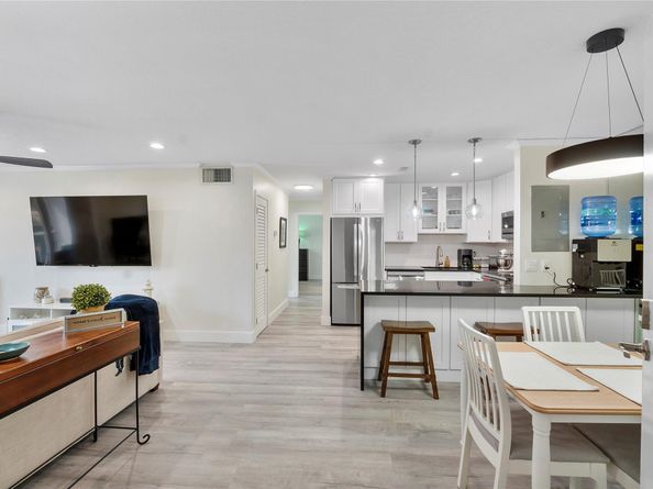 6205 Bay Club Dr 3, Fort Lauderdale FL 33308