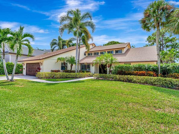 11 Berwick Road NE, Palm Beach Gardens FL 33418