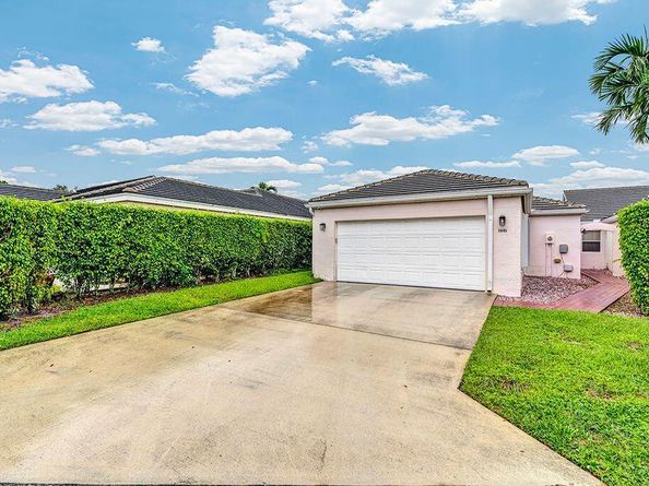 1048 Island Manor Drive, Greenacres FL 33413