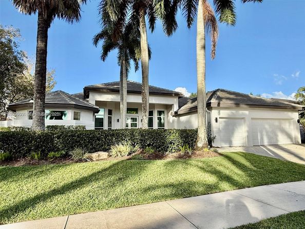 2523 Montclaire Circle, Weston FL 33327