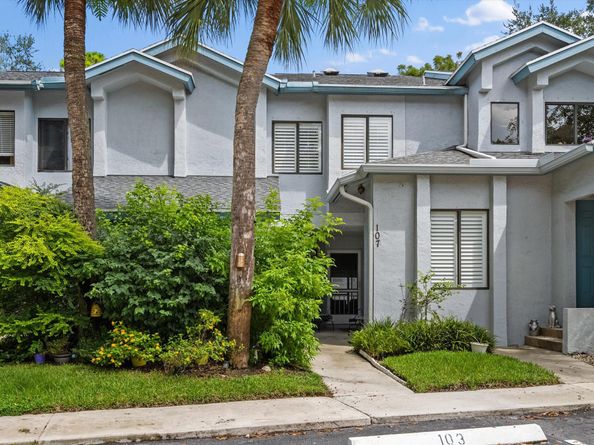 103 Harbour Pointe Way, Greenacres FL 33413
