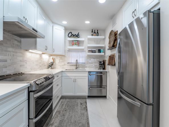 9411 N Hollybrook Lake Dr 310, Pembroke Pines FL 33025