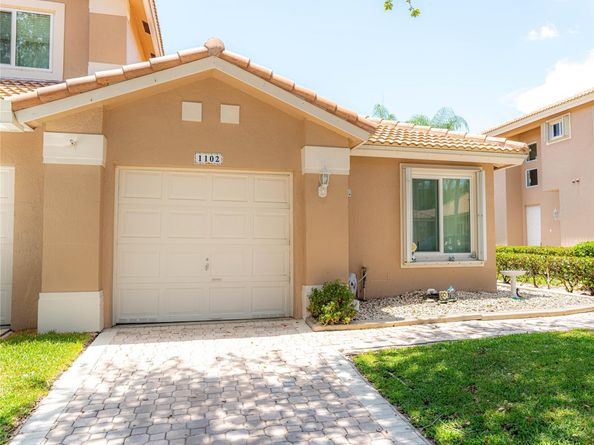 1102 SW 158th Avenue, Pembroke Pines FL 33027