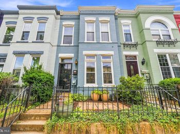 1327 Emerald Street NE