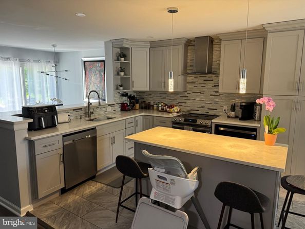 574 S Mount Vernon Circle, Bensalem PA 19020