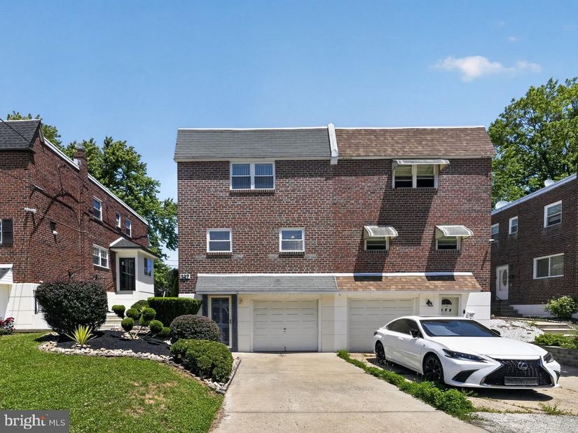 327 Nandina Street, Philadelphia PA 19116