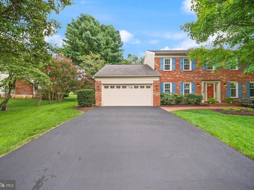 2711 Mustang Drive, Herndon VA 20171