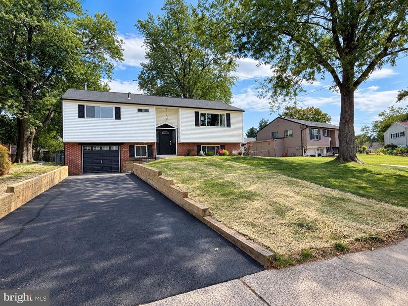 262 Lea Lane, Warminster PA 18974