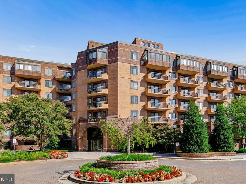 2111 Wisconsin Avenue NW PH8, Washington DC 20007