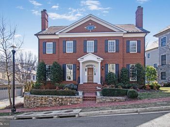 1935 Foxview Circle NW