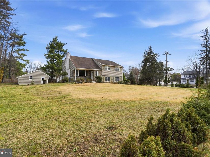 898 Crestline Drive, Blue Bell PA 19422