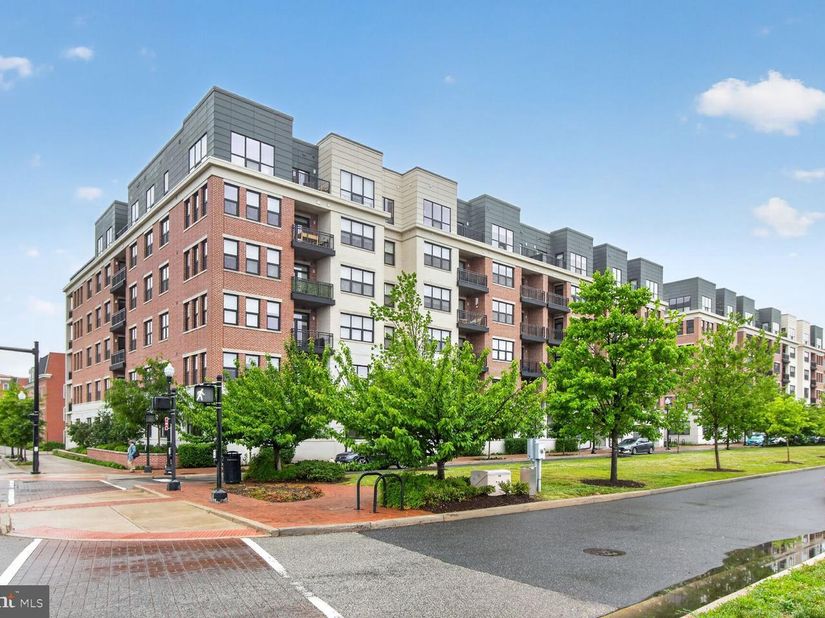 737 Swann Avenue 310, Alexandria VA 22301