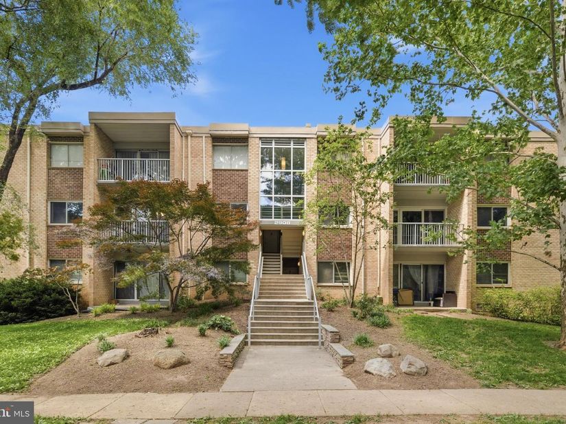 2908 Kings Chapel Road 03/10, Falls Church VA 22042