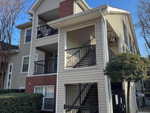 3302 Wyndham Circle B, Alexandria VA 22302