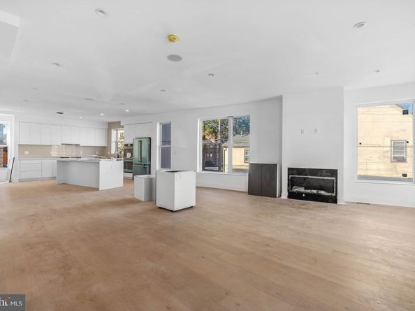 652 Fairmount Avenue, Philadelphia PA 19123