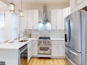 2806 Franklin Street NE