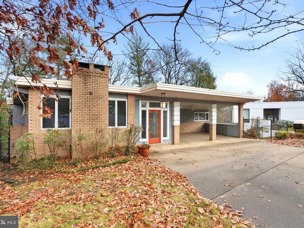 2745 N Radford Street, Arlington VA 22207