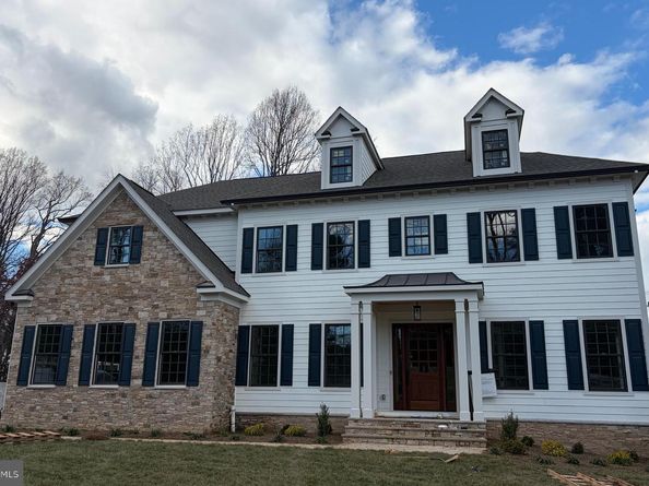 352 Ayr Avenue NE, Vienna VA 22180