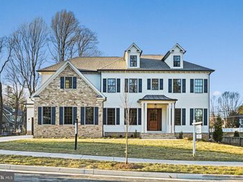 352 Ayr Hill Avenue NE