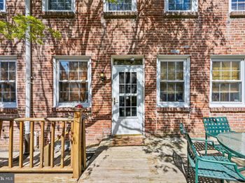 335-337R Poplar Street
