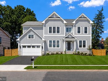 608 Roberts Drive NW
