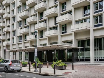 604 S Washington Square