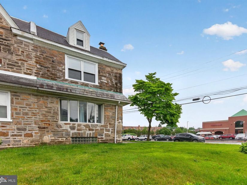 800 Unruh Avenue, Philadelphia PA 19111