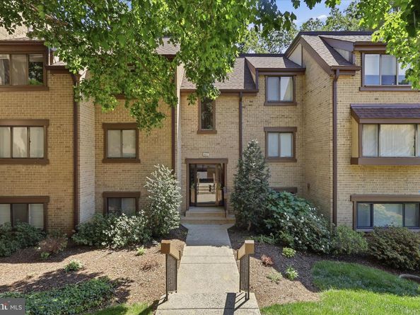 1637 Parkcrest Circle 8E/300, Reston VA 20190