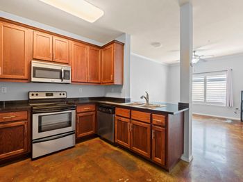 910 W 25th ST