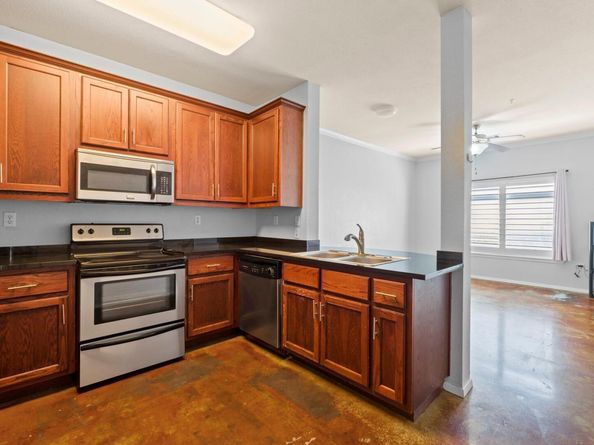 910 W 25th ST 209, Austin TX 78705