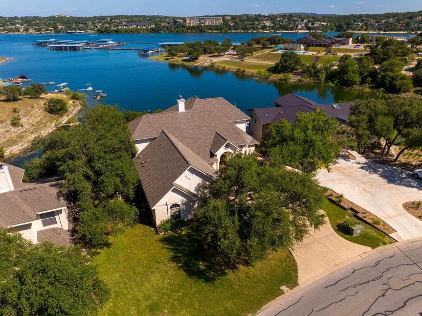 343 Venture BLVD S, Point Venture TX 78645