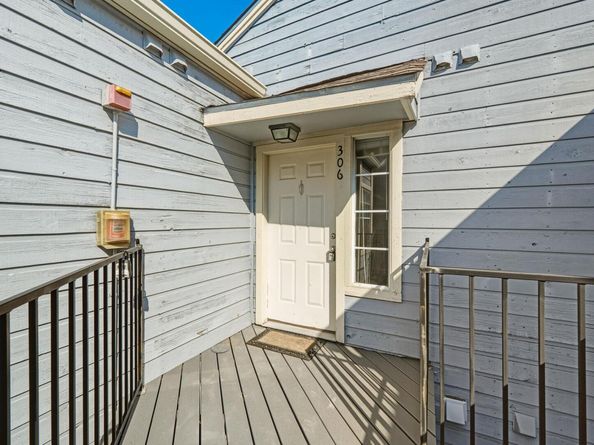 3111 Tom Green ST 306, Austin TX 78705