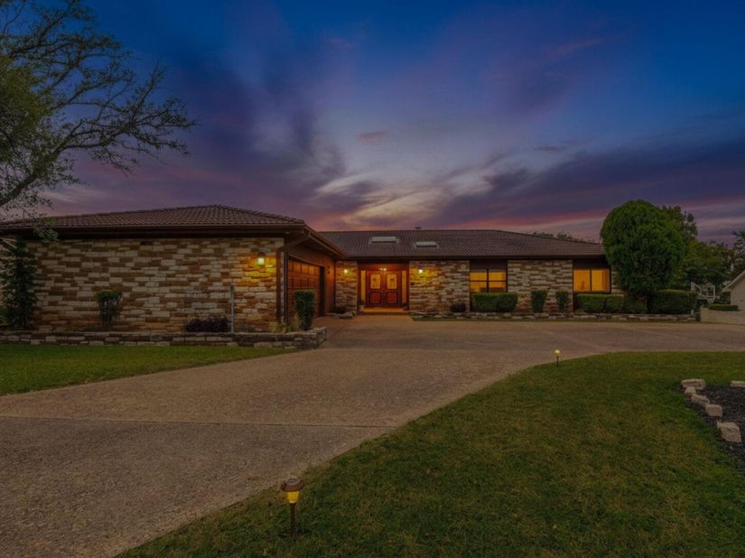 113 Indian Bend DR, Lakeway TX 78734