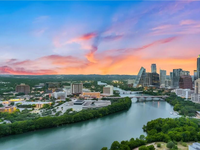 48 East Ave 2005, Austin TX 78701