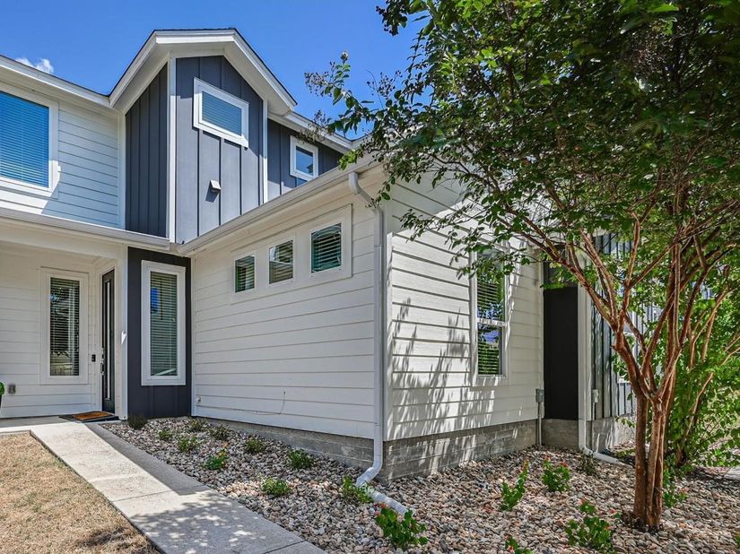 1904 Bunche RD A, Austin TX 78721