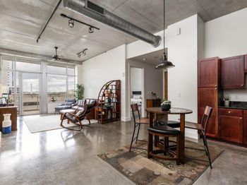 800 W 5th ST